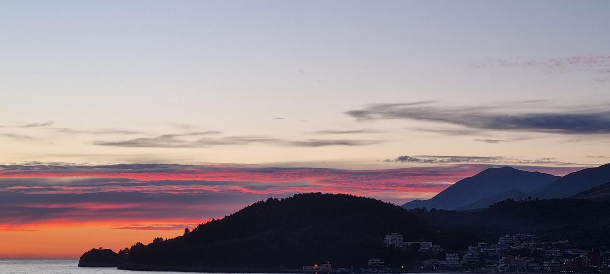 The Sunny Side Apartment Himare Luaran gambar