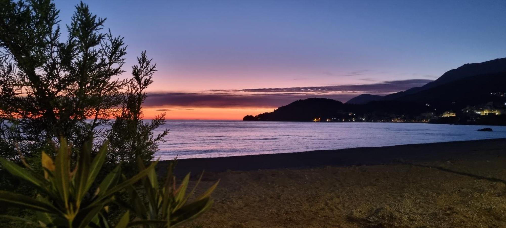The Sunny Side Apartment Himare Luaran gambar