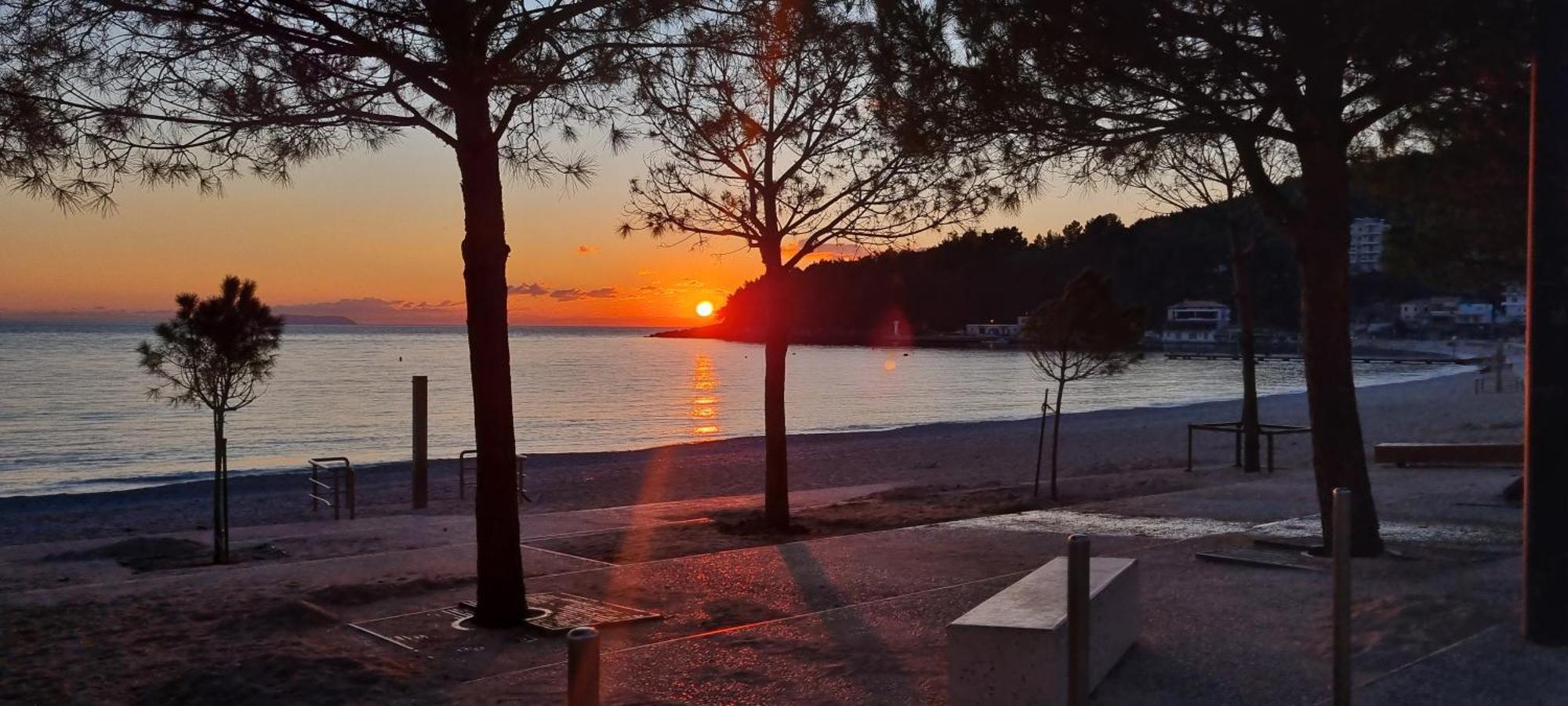 The Sunny Side Apartment Himare Luaran gambar